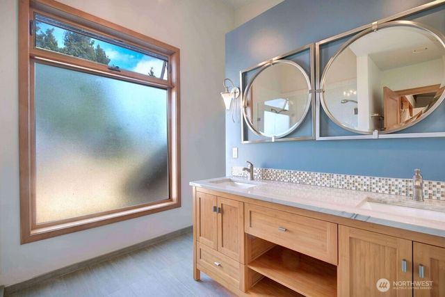 4322 29th Avenue W, Seattle, WA 98199