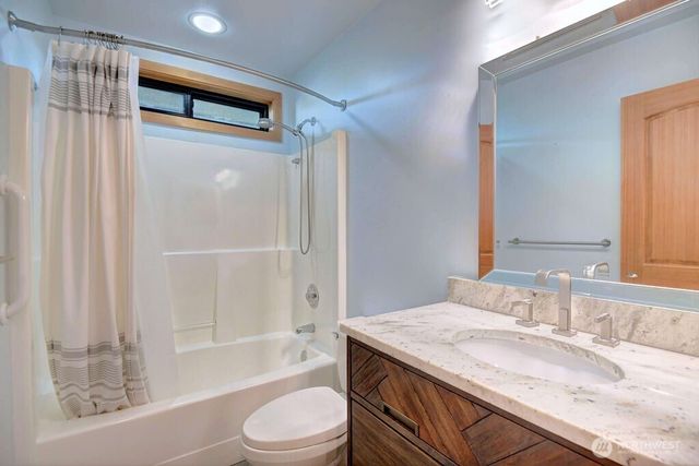 4322 29th Avenue W, Seattle, WA 98199