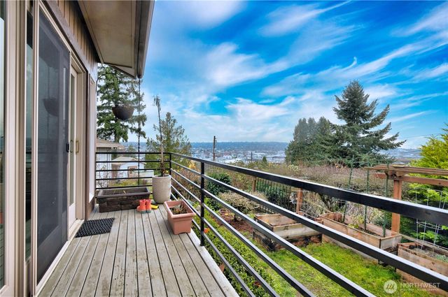 4322 29th Avenue W, Seattle, WA 98199