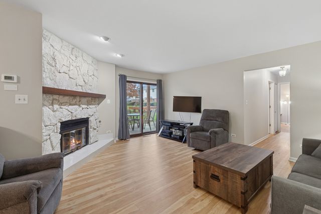 724 Maplewood Court B, Willowbrook, IL 60527