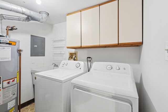 724 Maplewood Court B, Willowbrook, IL 60527