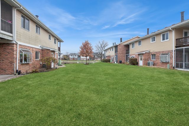 724 Maplewood Court B, Willowbrook, IL 60527