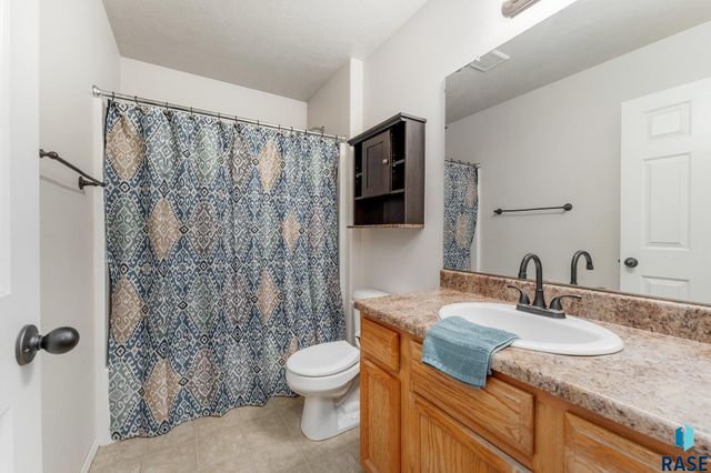 6502 S Santa Rosa Pl, Sioux Falls, SD 57108