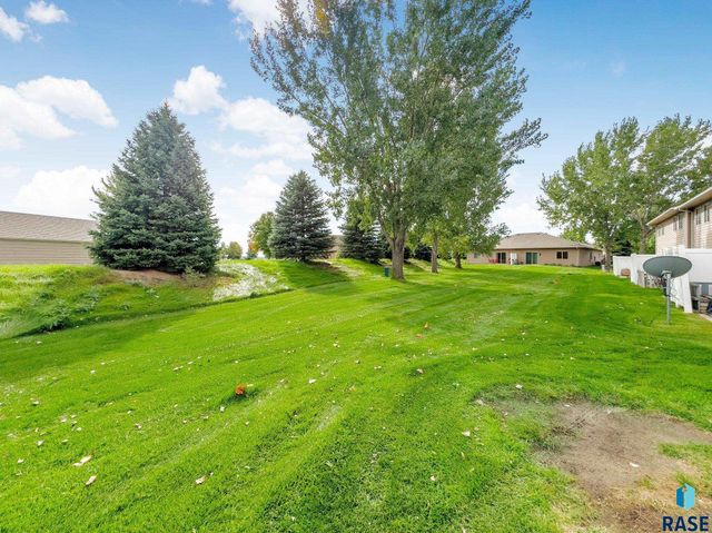 6502 S Santa Rosa Pl, Sioux Falls, SD 57108