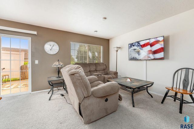 6502 S Santa Rosa Pl, Sioux Falls, SD 57108