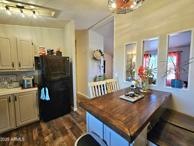 284 N Warren Road, Benson, AZ 85602