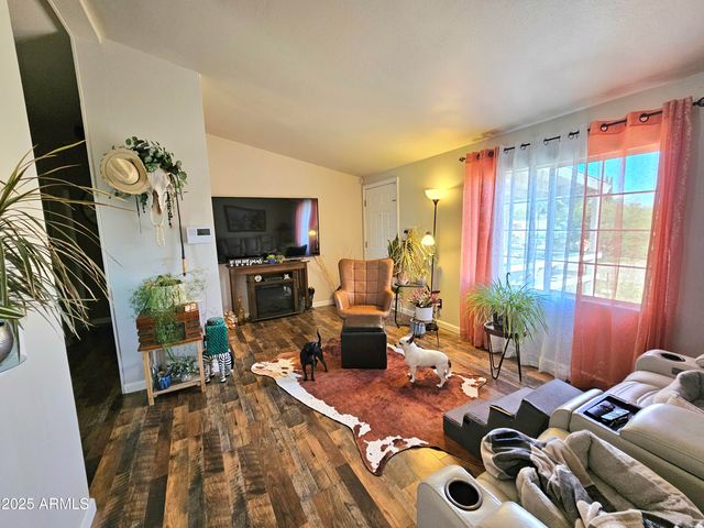 284 N Warren Road, Benson, AZ 85602