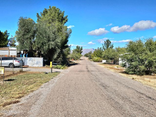 284 N Warren Road, Benson, AZ 85602