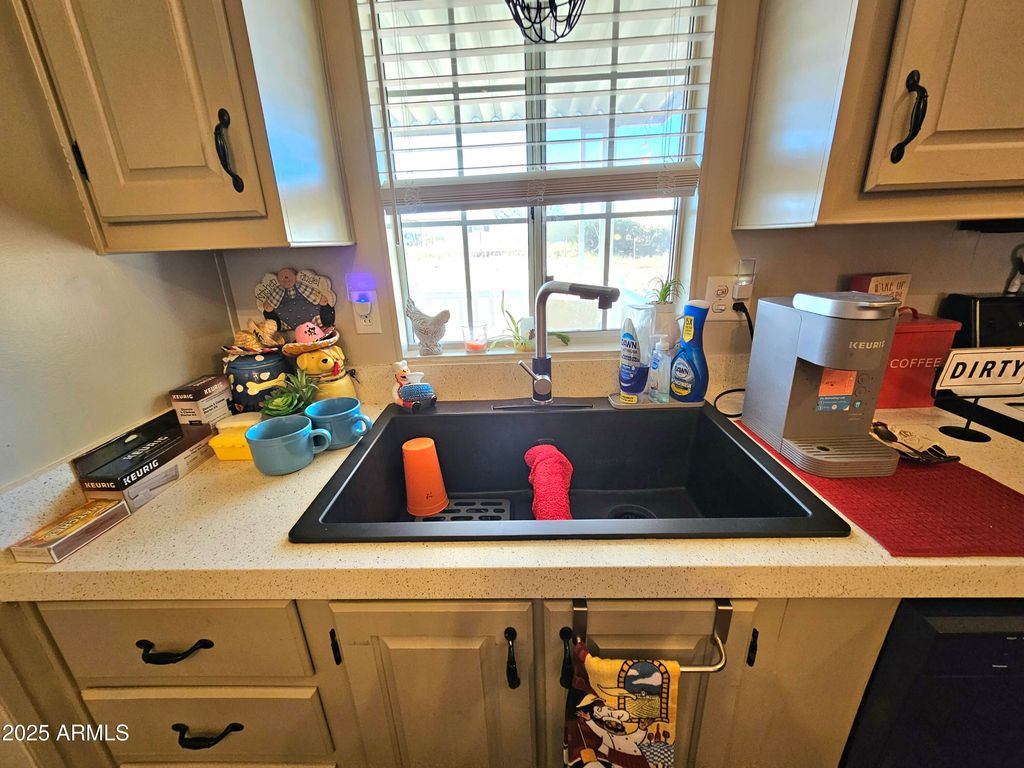 Image 11 of property listing at 284 N Warren Road, Benson, AZ 85602