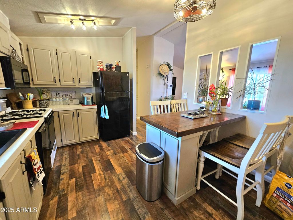 Image 13 of property listing at 284 N Warren Road, Benson, AZ 85602
