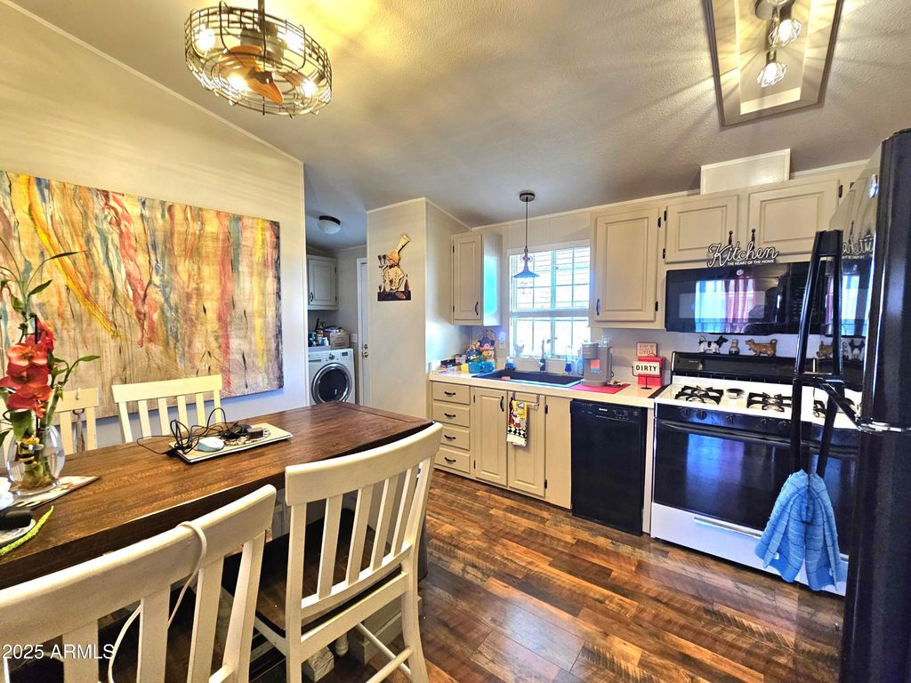 Image 19 of property listing at 284 N Warren Road, Benson, AZ 85602