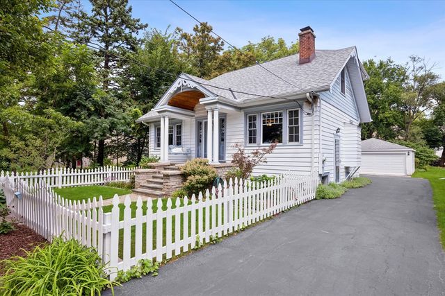 681 Western Avenue, Glen Ellyn, IL 60137