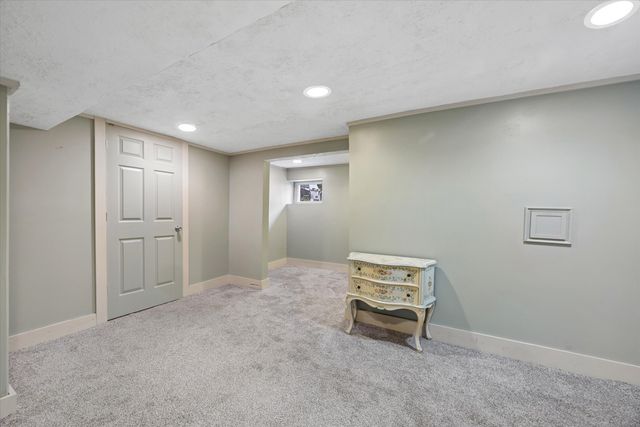 681 Western Avenue, Glen Ellyn, IL 60137