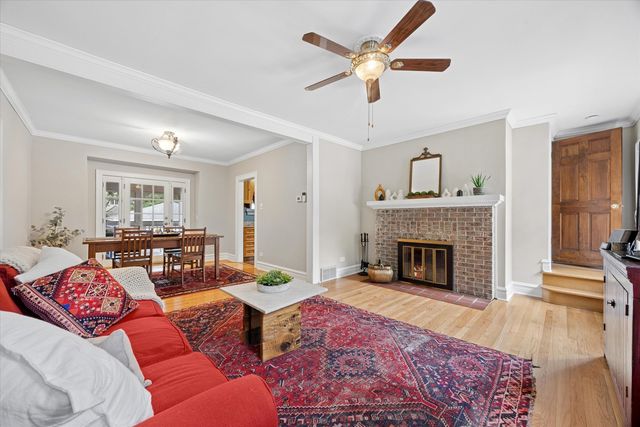 681 Western Avenue, Glen Ellyn, IL 60137