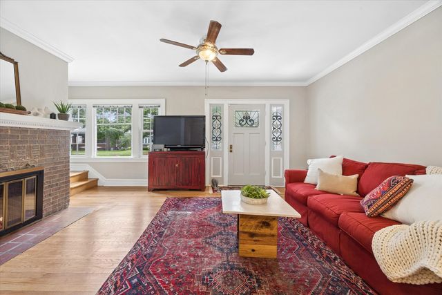 681 Western Avenue, Glen Ellyn, IL 60137
