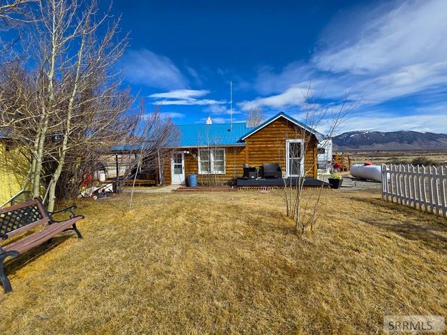 401 S 3rd Street, Leadore, ID 83464