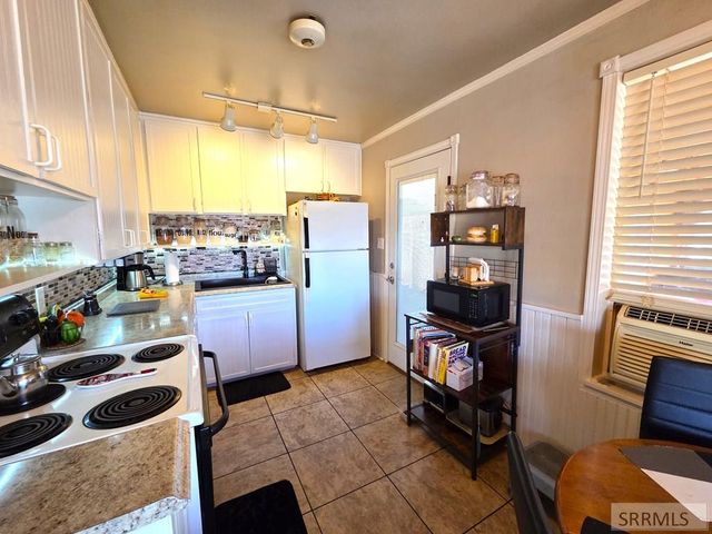 401 S 3rd Street, Leadore, ID 83464