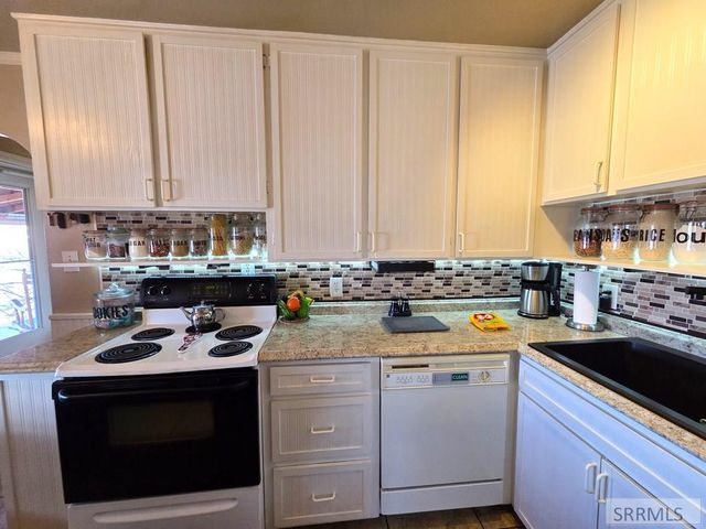 401 S 3rd Street, Leadore, ID 83464