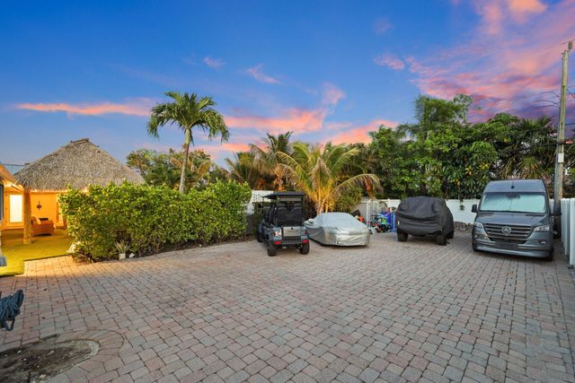 418 Oyster Road, North Palm Beach, FL 33408