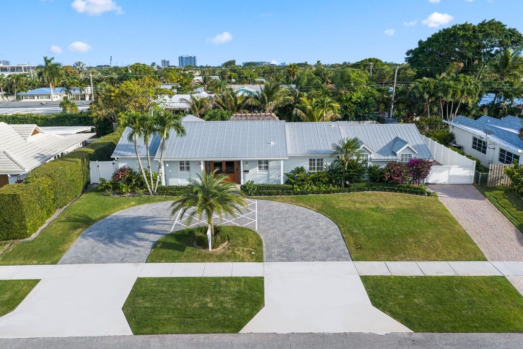 418 Oyster Road, North Palm Beach, FL 33408