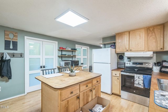 1205 John Breckenridge Drive, Hillsborough, NC 27278