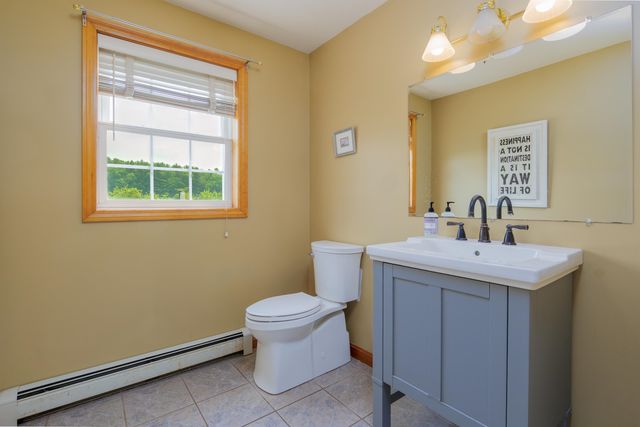 16 Premier Drive, Londonderry, NH 03053