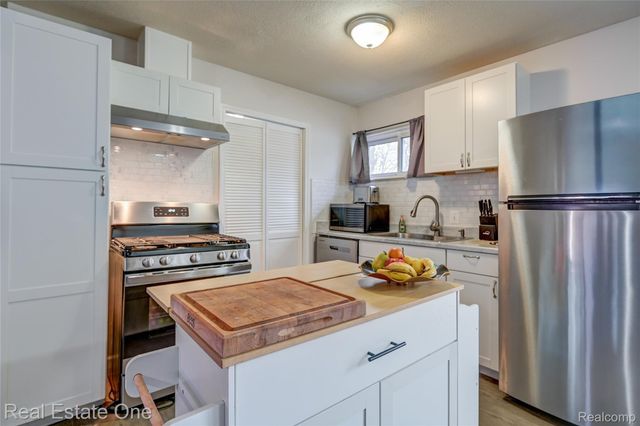 1592 Mollie Street, Ypsilanti Charter Township, MI 48198