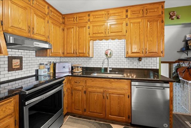 3828 Spruce Hills Drive, Cedar Falls, IA 50613