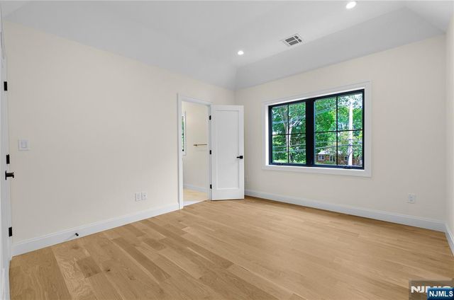 10 Radburn Road, Glen Rock, NJ 07452