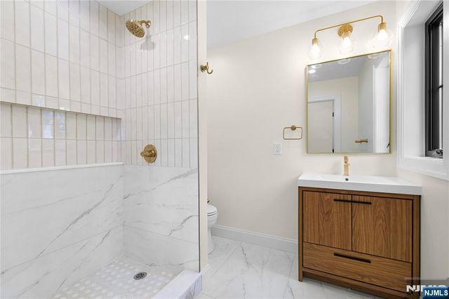 10 Radburn Road, Glen Rock, NJ 07452