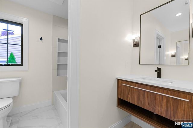 10 Radburn Road, Glen Rock, NJ 07452
