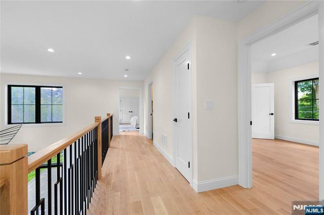 10 Radburn Road, Glen Rock, NJ 07452
