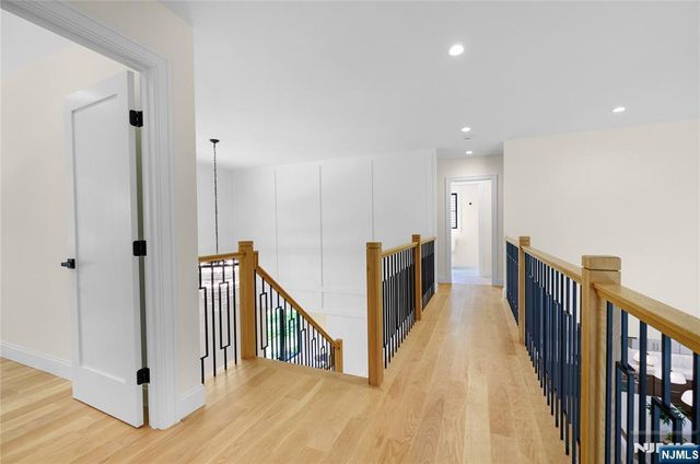 10 Radburn Road, Glen Rock, NJ 07452