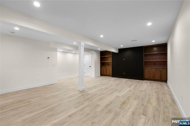 10 Radburn Road, Glen Rock, NJ 07452