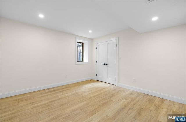10 Radburn Road, Glen Rock, NJ 07452