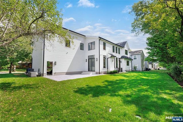 10 Radburn Road, Glen Rock, NJ 07452