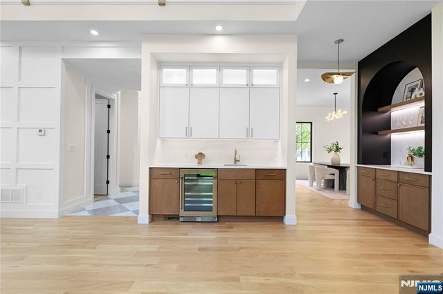10 Radburn Road, Glen Rock, NJ 07452