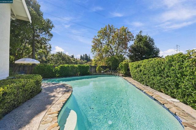 5378 Meadow Wood Place, Concord, CA 94521