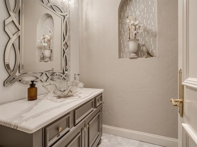 4004 Oakdale Farm Circle, Edmond, OK 73013