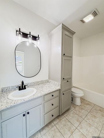 17375 Les Chenier St, Prairieville, LA 70769