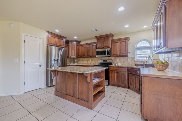 1614 W Austin Place, Broken Arrow, OK 74011