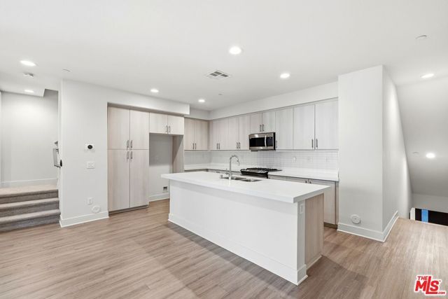 2111 N Cahuenga Boulevard 11, Los Angeles, CA 90068