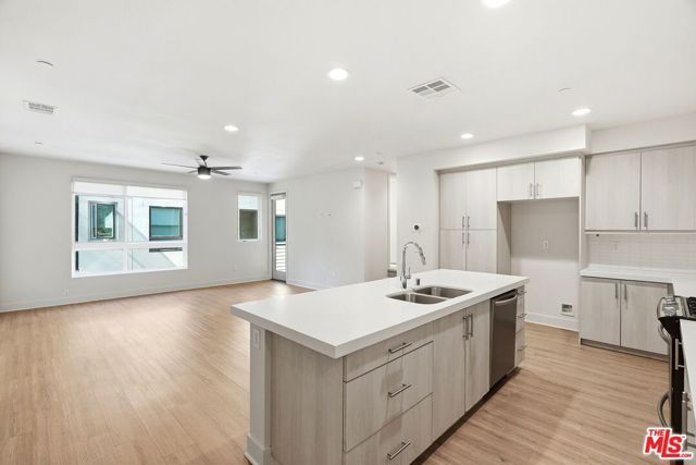 2111 N Cahuenga Boulevard 11, Los Angeles, CA 90068