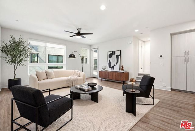 2111 N Cahuenga Boulevard 11, Los Angeles, CA 90068