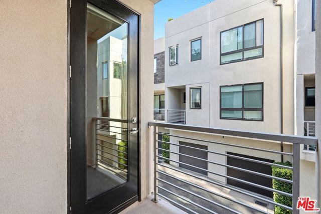 2111 N Cahuenga Boulevard 11, Los Angeles, CA 90068