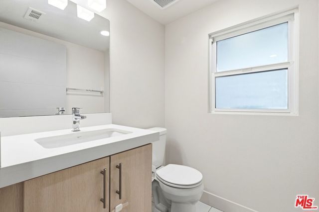 2111 N Cahuenga Boulevard 11, Los Angeles, CA 90068