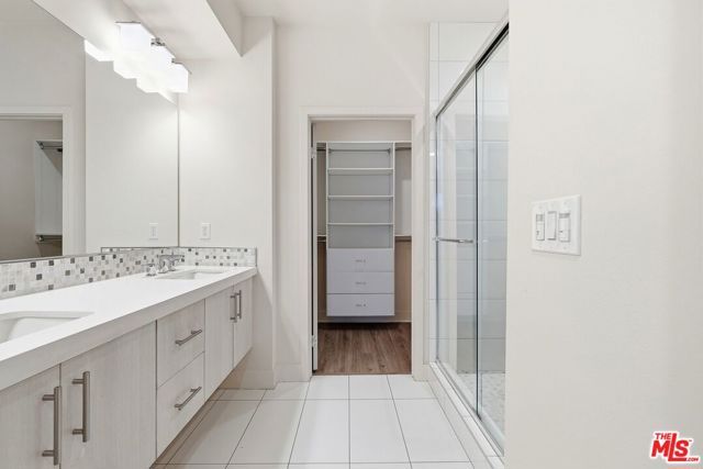 2111 N Cahuenga Boulevard 11, Los Angeles, CA 90068