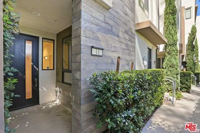 2111 N Cahuenga Boulevard 11, Los Angeles, CA 90068