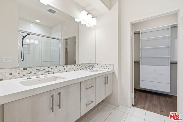 2111 N Cahuenga Boulevard 11, Los Angeles, CA 90068