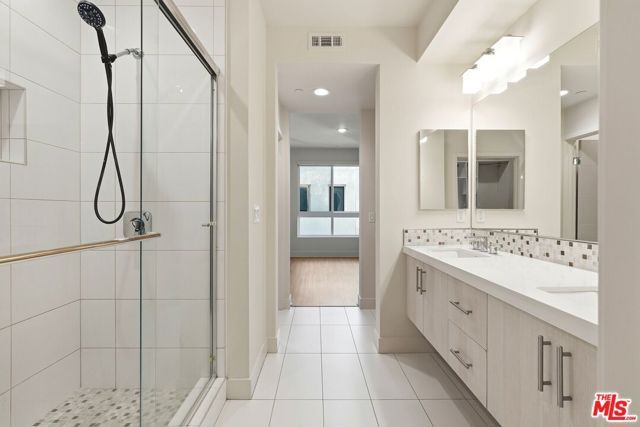 2111 N Cahuenga Boulevard 11, Los Angeles, CA 90068